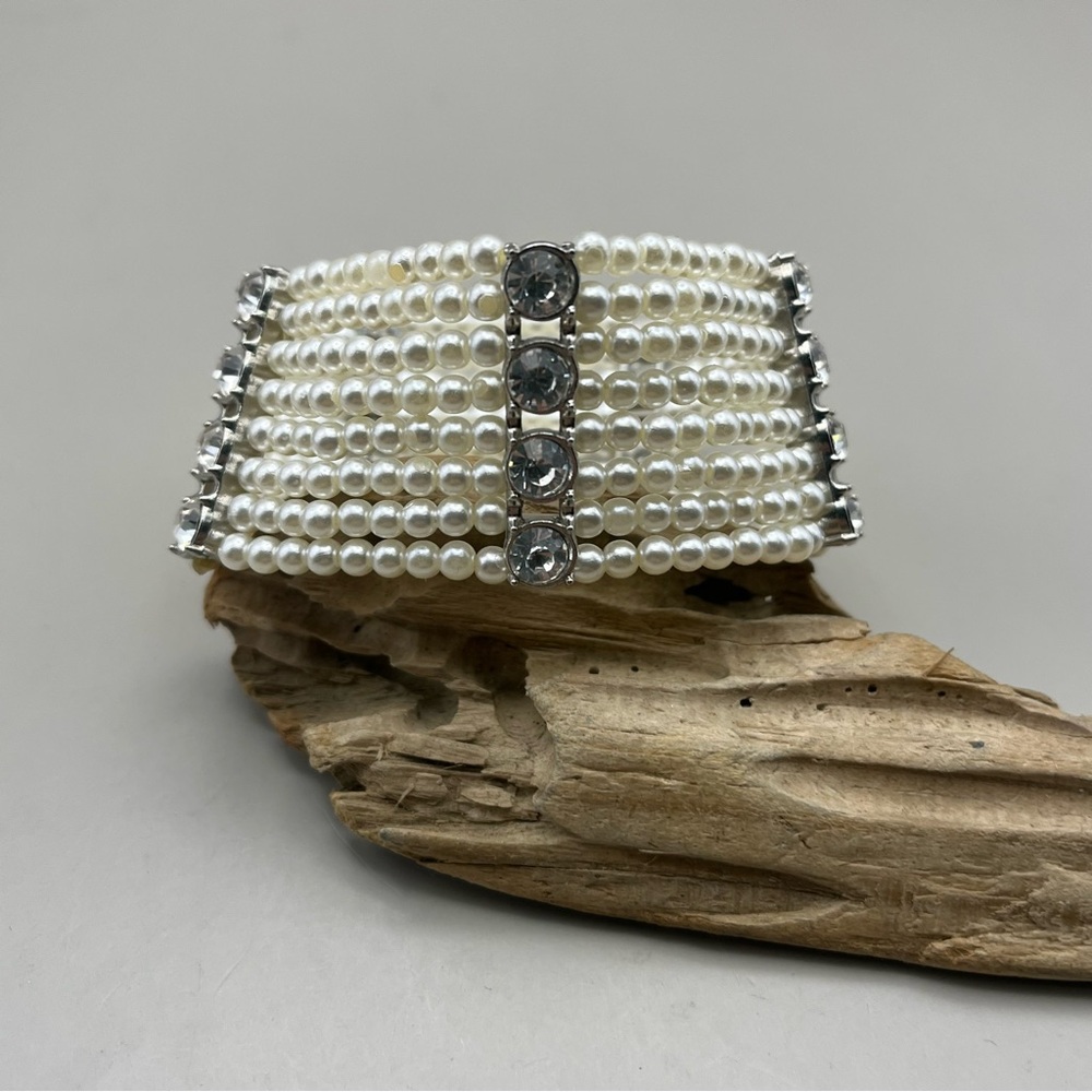 Elegant Pearl and Stretchy Silver Bracelet